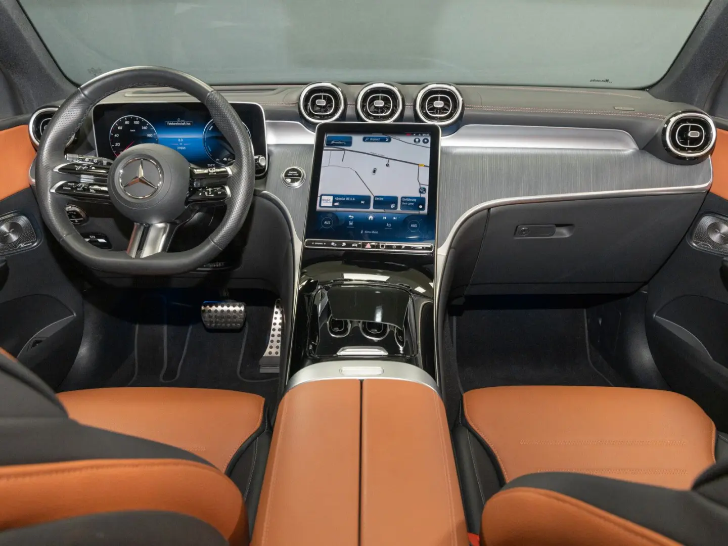 GLC 300 e 4M AMG DIG.LIGHT HUD AHK Pano Distro