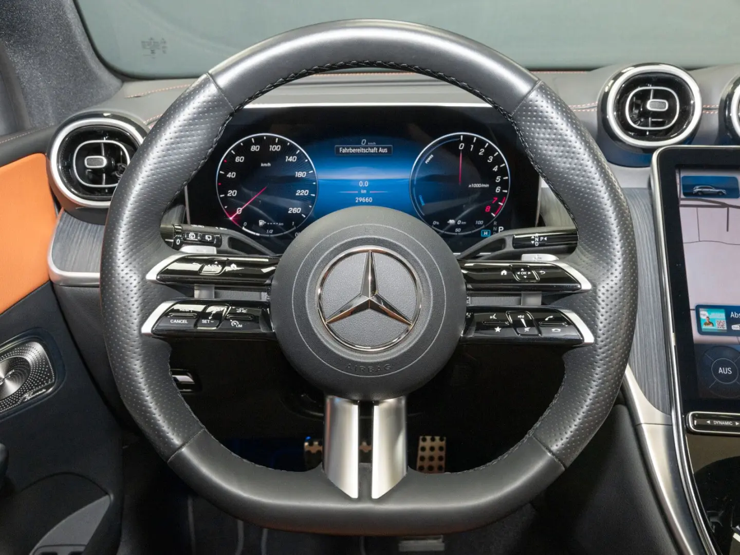 GLC 300 e 4M AMG DIG.LIGHT HUD AHK Pano Distro