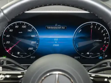 GLC 300 e 4M AMG DIG.LIGHT HUD AHK Pano Distro