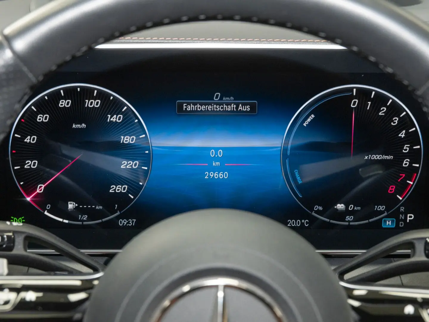 GLC 300 e 4M AMG DIG.LIGHT HUD AHK Pano Distro