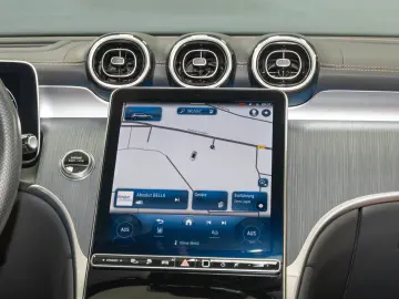 GLC 300 e 4M AMG DIG.LIGHT HUD AHK Pano Distro