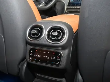 GLC 300 e 4M AMG DIG.LIGHT HUD AHK Pano Distro