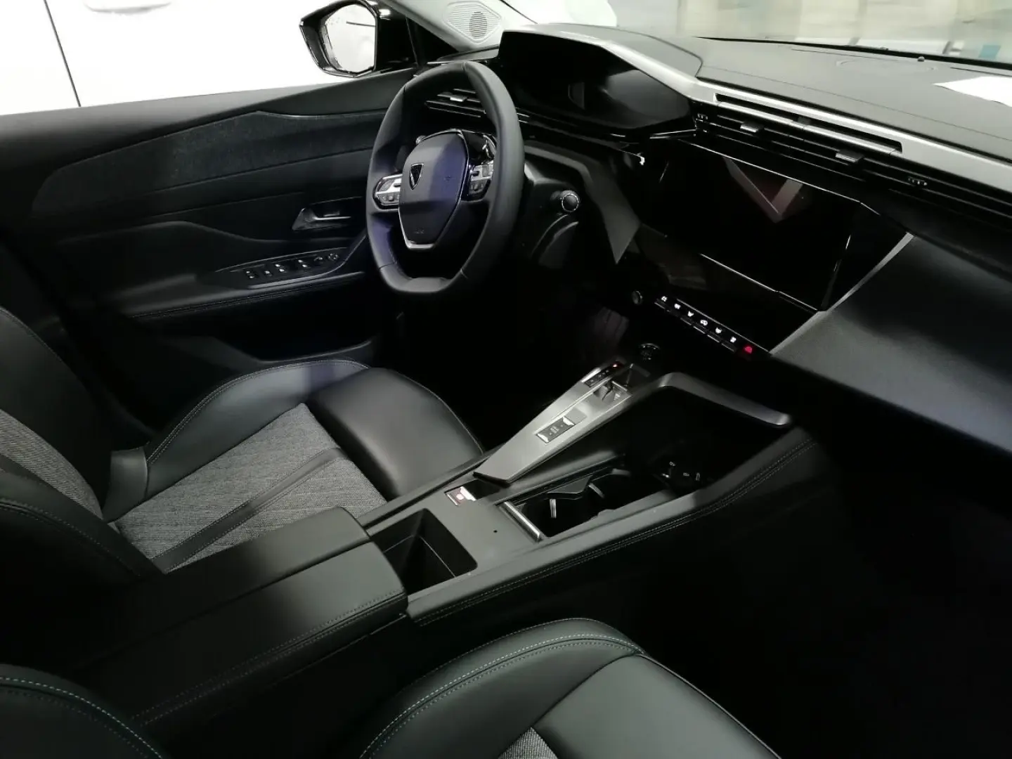 408 Allure Plug-In Hybrid AT8