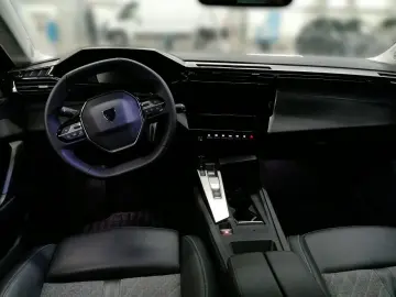 408 Allure Plug-In Hybrid AT8