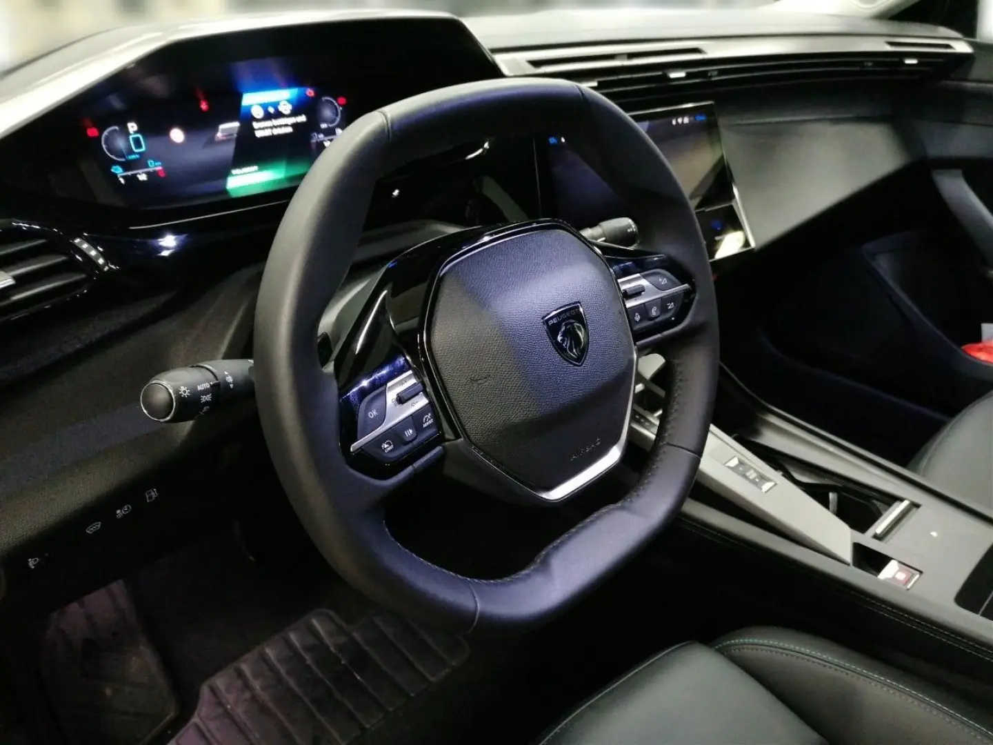 408 Allure Plug-In Hybrid AT8