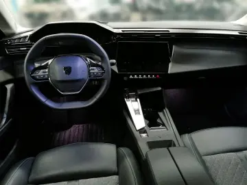 408 Allure Plug-In Hybrid AT8