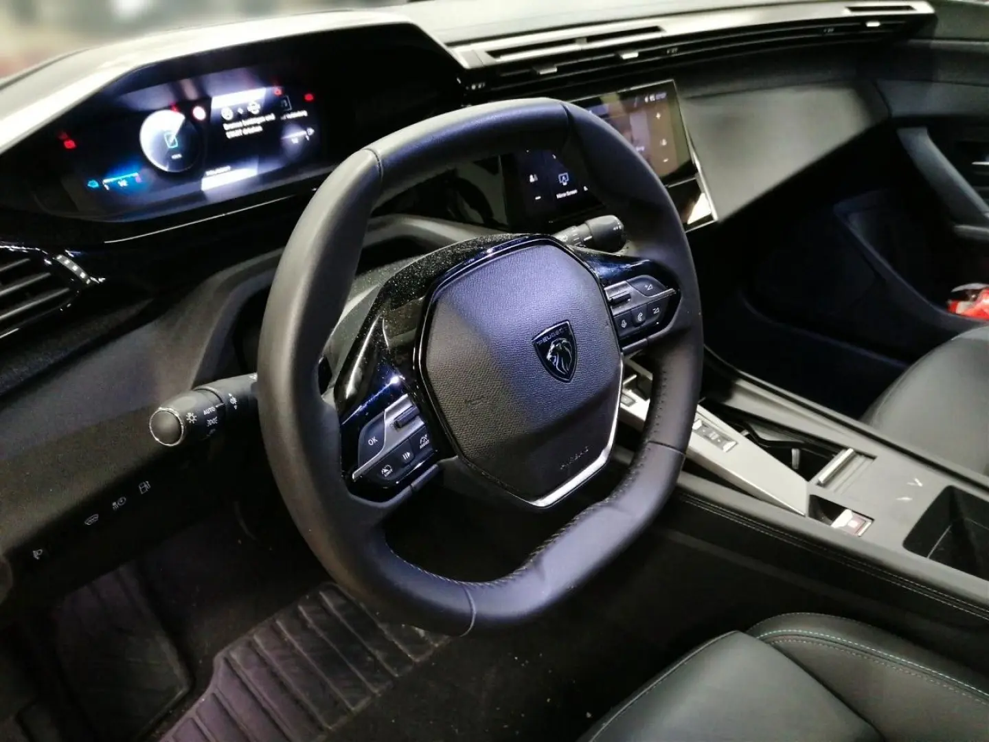 408 Allure Plug-In Hybrid AT8