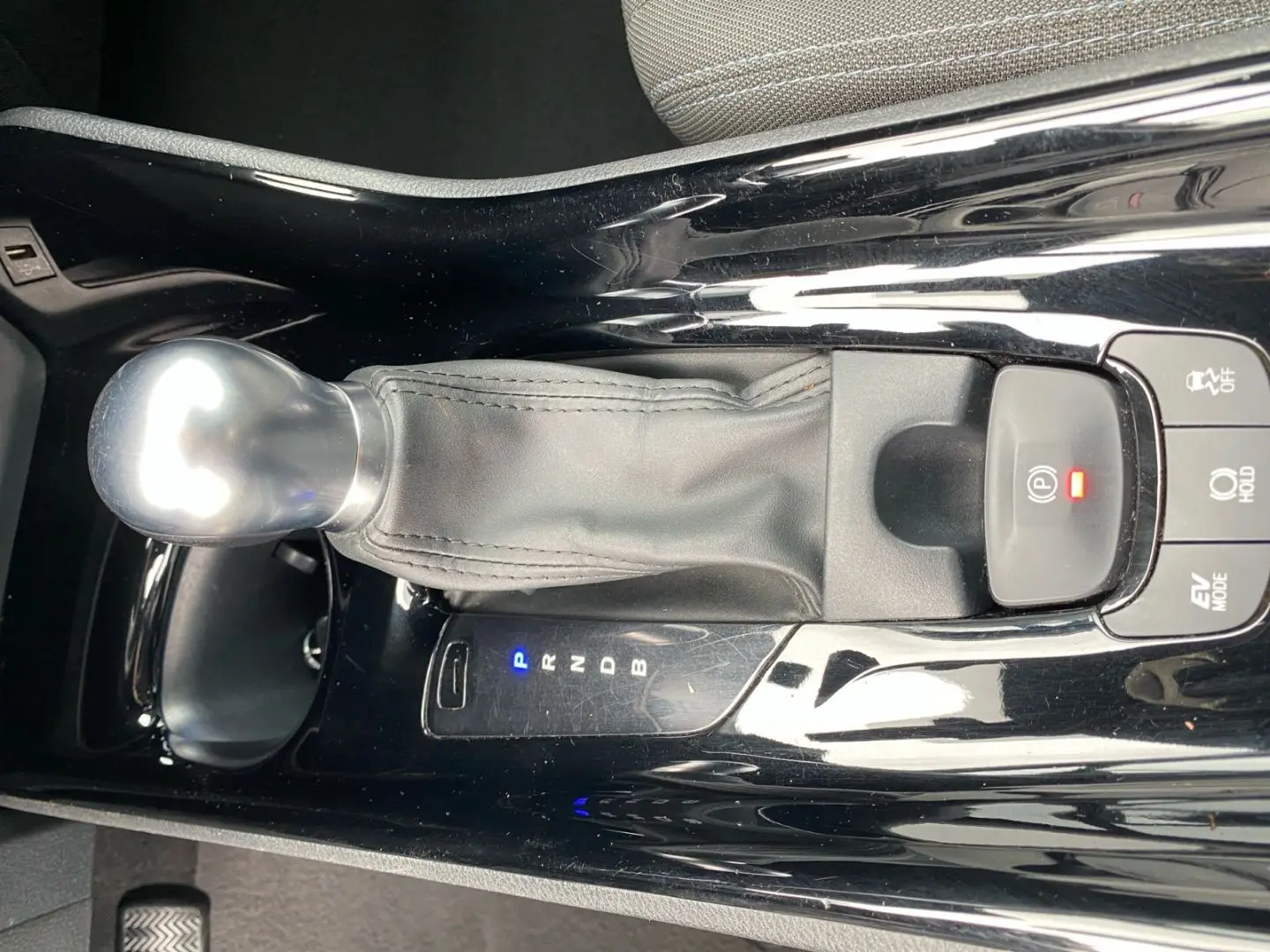 C-HR 1.8 Hybrid Team D LED ACC BLISS KEYLESS CAMERA
