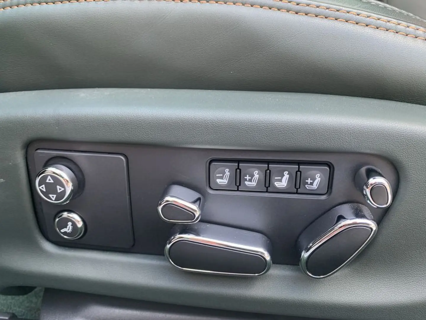 New Continental GT V8 Azure