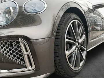 New Flying Spur V8 Hybrid Mulliner