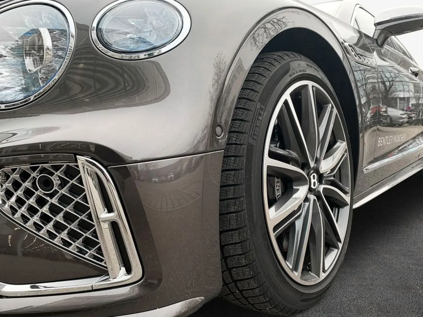 New Flying Spur V8 Hybrid Mulliner