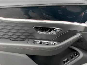 New Flying Spur V8 Hybrid Mulliner