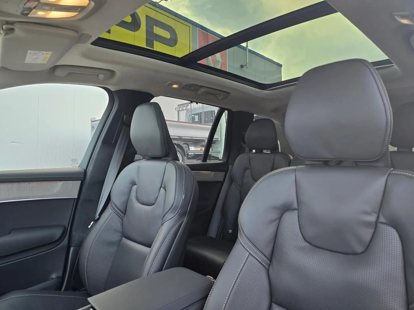 XC90 T8 AWD Ultra Dark FACELIFT 21  360  4C B&W