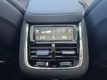 XC90 T8 AWD Ultra Dark FACELIFT 21  360  4C B&W
