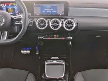 CLA 250 4M AMG NIGHT TOTWINKEL MULTIBEAM KEYLESS