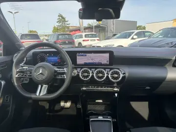 CLA 250 4M AMG PANO SOUND MEMORY KAM AHK KEYLES