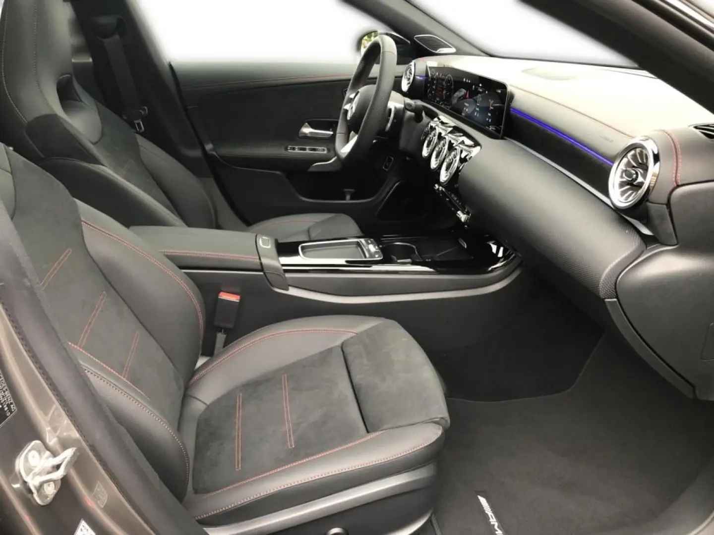 CLA 220 4MATIC Coupe  EditionAMG 19Z Night Pano