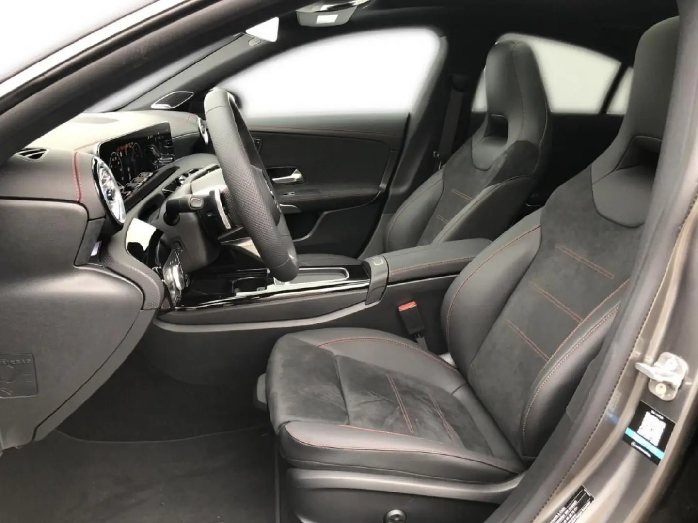 CLA 220 4MATIC Coupe  EditionAMG 19Z Night Pano