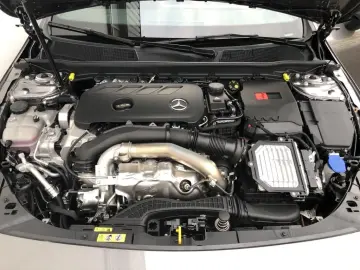 CLA 220 4MATIC Coupe  EditionAMG 19Z Night Pano