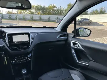 Peugeot 2008   2019   camera marsarier   84.000 km