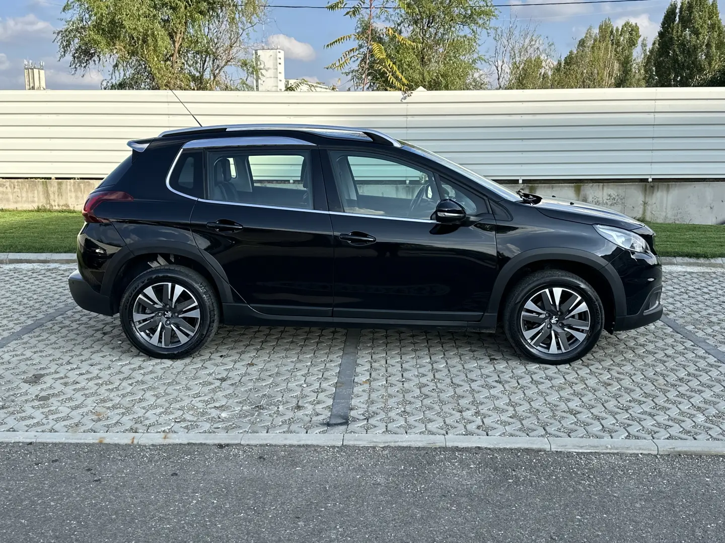 Peugeot 2008   2019   camera marsarier   84.000 km