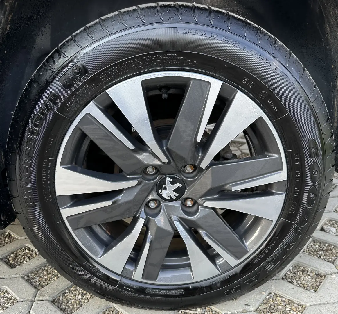 Peugeot 2008   2019   camera marsarier   84.000 km