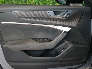 RS6 PERFORMANCE 463kW PANO HUD
