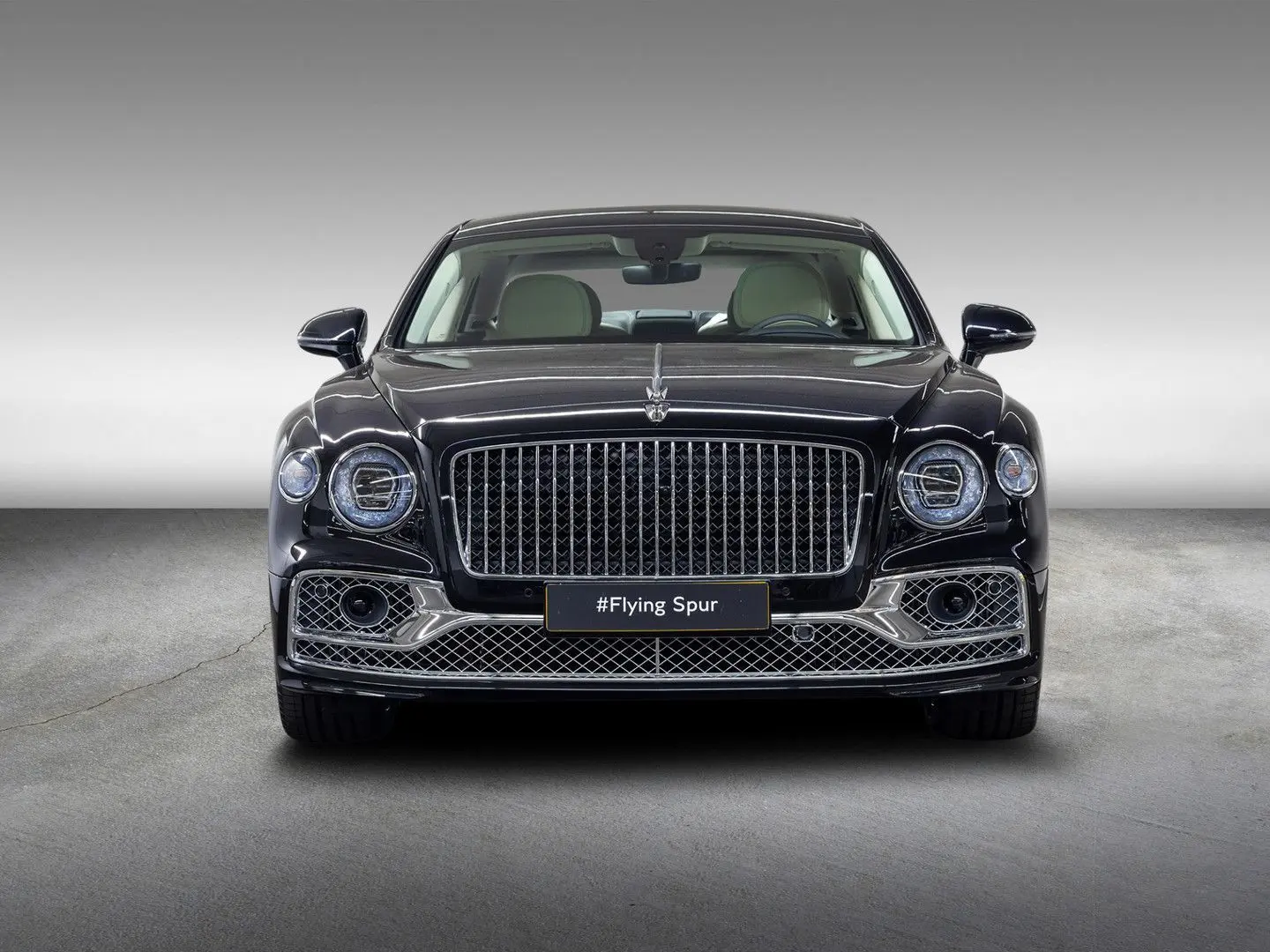 Flying Spur V8 Azure  Piano Linen Veneer Rotatin