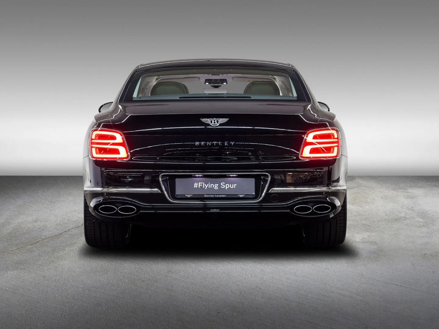 Flying Spur V8 Azure  Piano Linen Veneer Rotatin