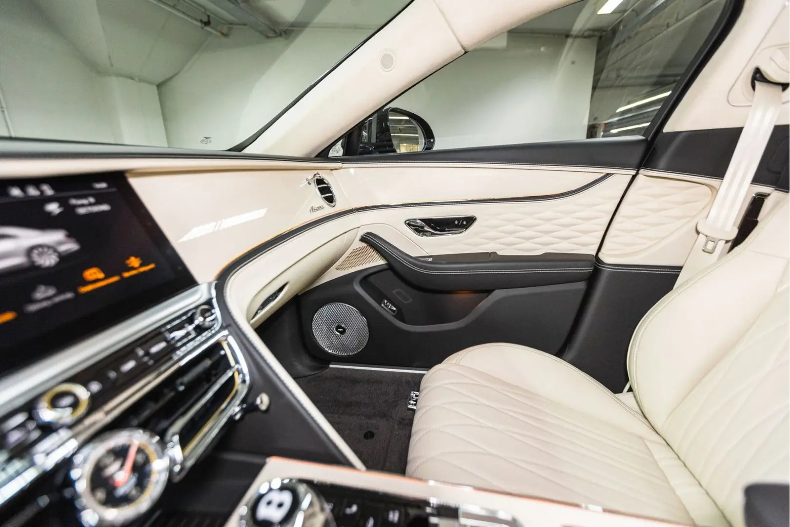 Flying Spur V8 Azure  Piano Linen Veneer Rotatin