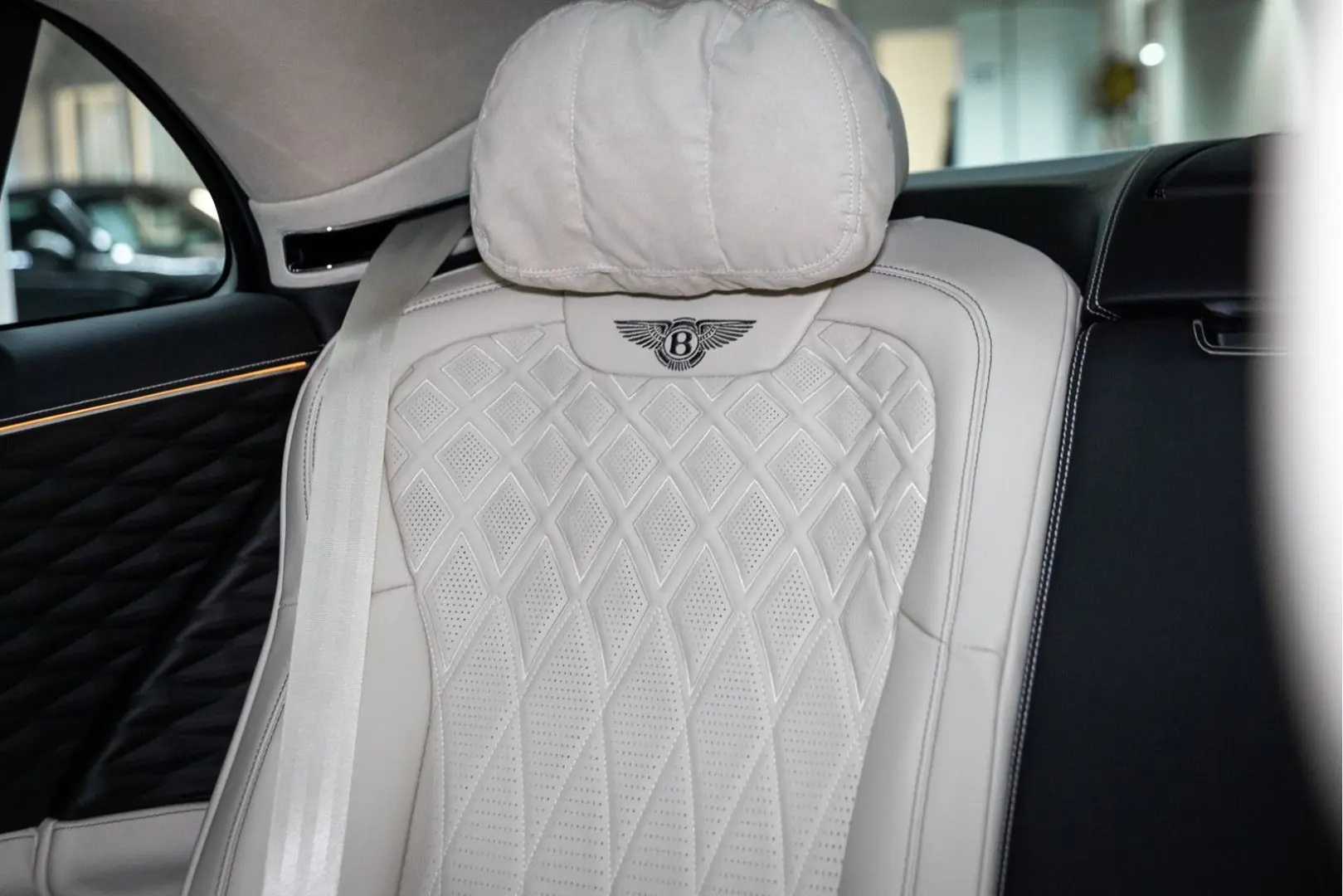 Flying Spur V8 Azure  Piano Linen Veneer Rotatin