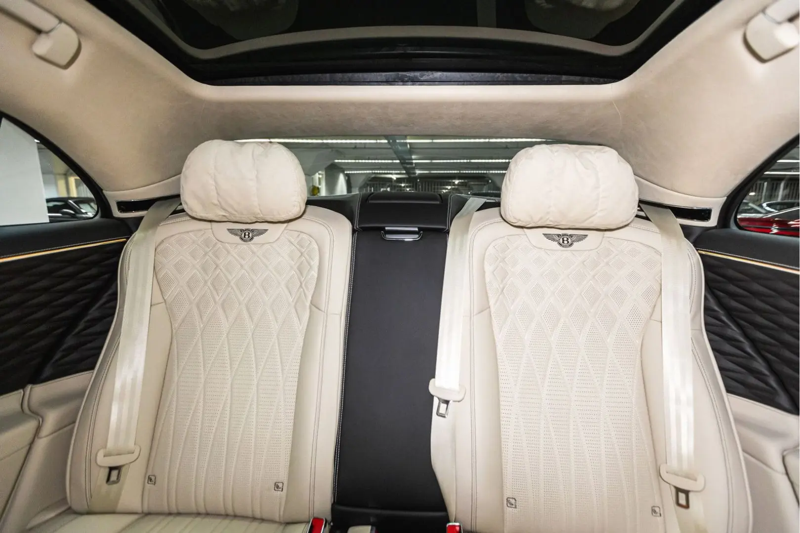 Flying Spur V8 Azure  Piano Linen Veneer Rotatin