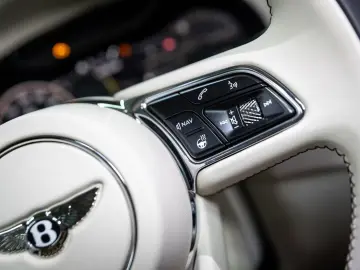 Flying Spur V8 Azure  Piano Linen Veneer Rotatin