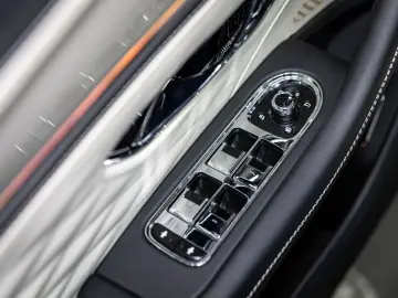 Flying Spur V8 Azure  Piano Linen Veneer Rotatin