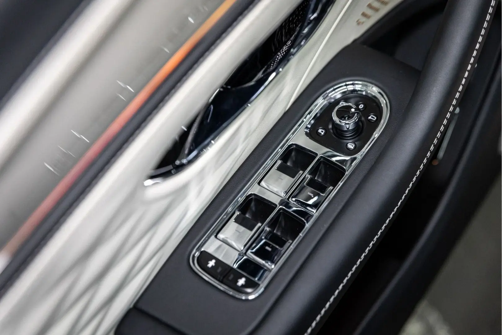 Flying Spur V8 Azure  Piano Linen Veneer Rotatin