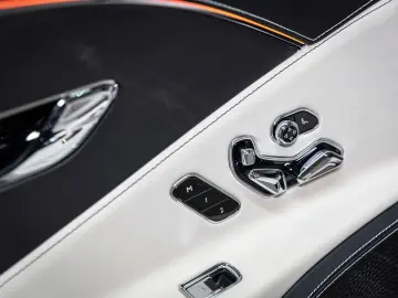 Flying Spur V8 Azure  Piano Linen Veneer Rotatin