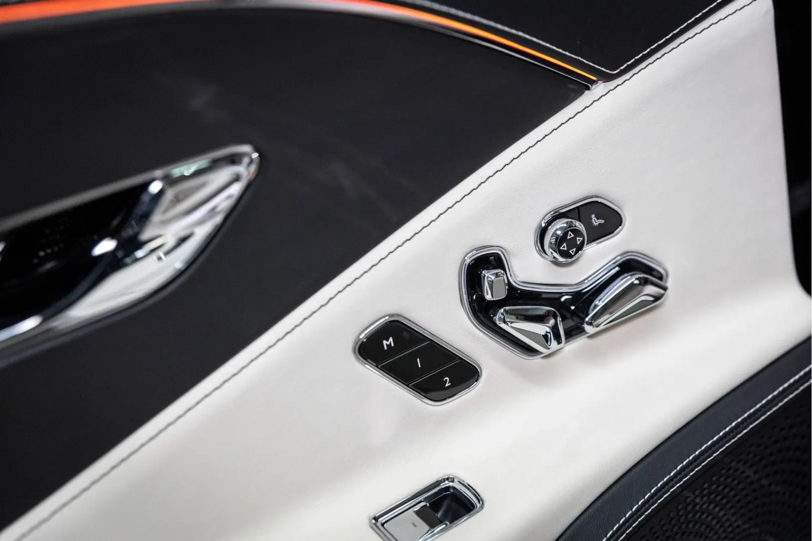 Flying Spur V8 Azure  Piano Linen Veneer Rotatin