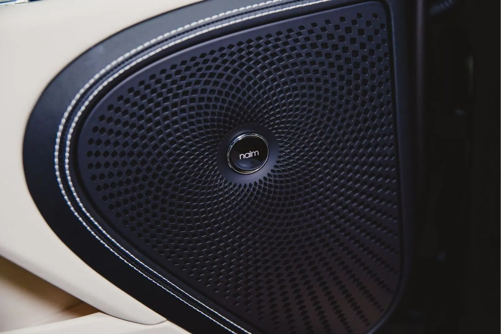 Flying Spur V8 Azure  Piano Linen Veneer Rotatin