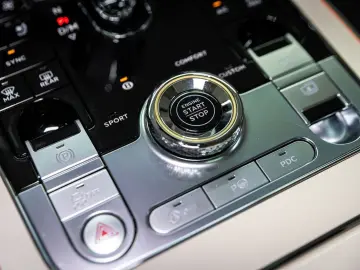 Flying Spur V8 Azure  Piano Linen Veneer Rotatin