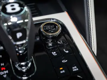 Flying Spur V8 Azure  Piano Linen Veneer Rotatin