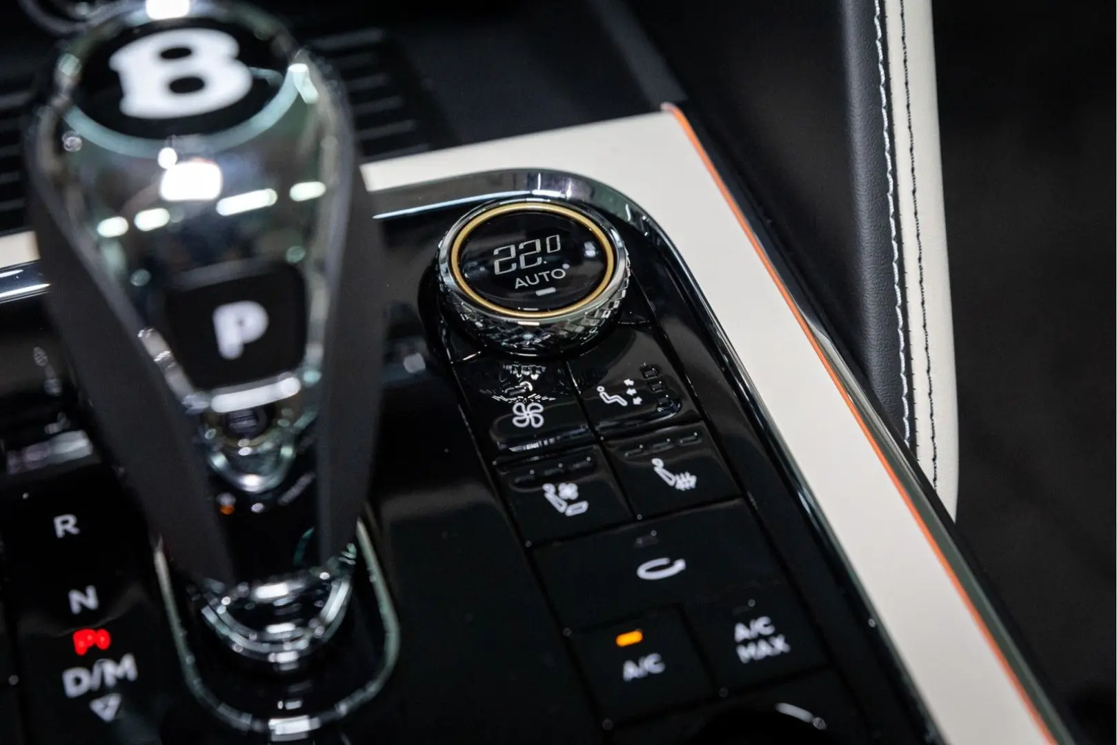 Flying Spur V8 Azure  Piano Linen Veneer Rotatin