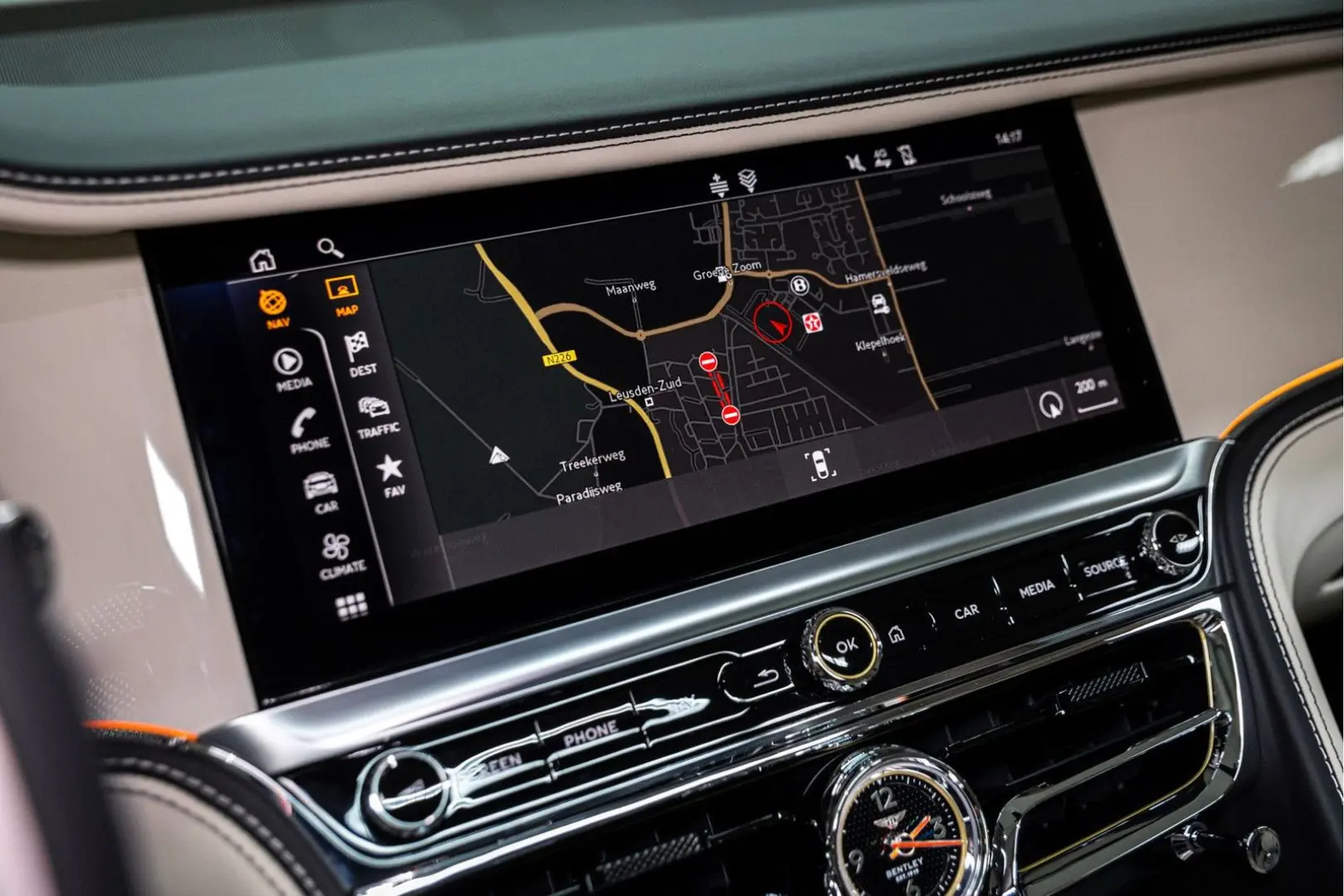 Flying Spur V8 Azure  Piano Linen Veneer Rotatin