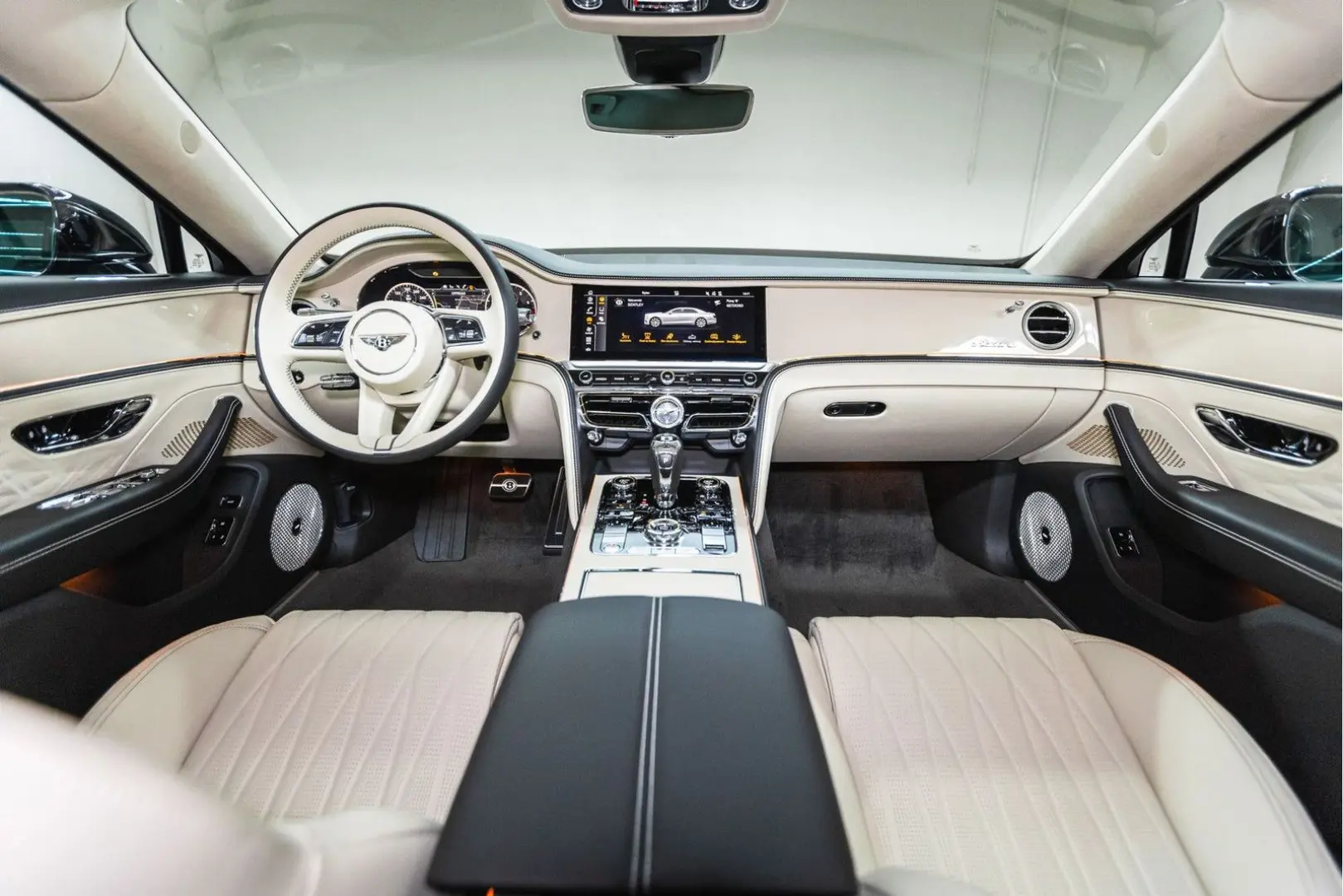 Flying Spur V8 Azure  Piano Linen Veneer Rotatin
