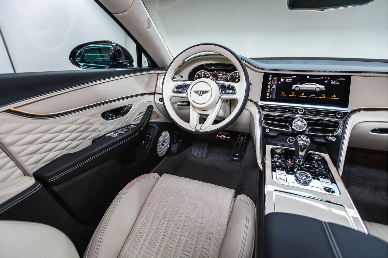 Flying Spur V8 Azure  Piano Linen Veneer Rotatin