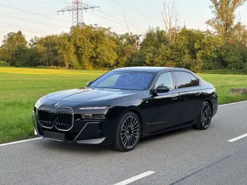 740 d xDrive MSport 21 Zoll ICONIC TV Loung B&W