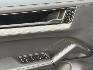 Cayenne S E-Hybrid InnoDrive HA-Lenk PDCC Burmes