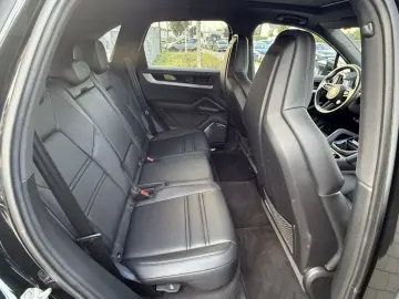 Cayenne S E-Hybrid InnoDrive HA-Lenk PDCC Burmes