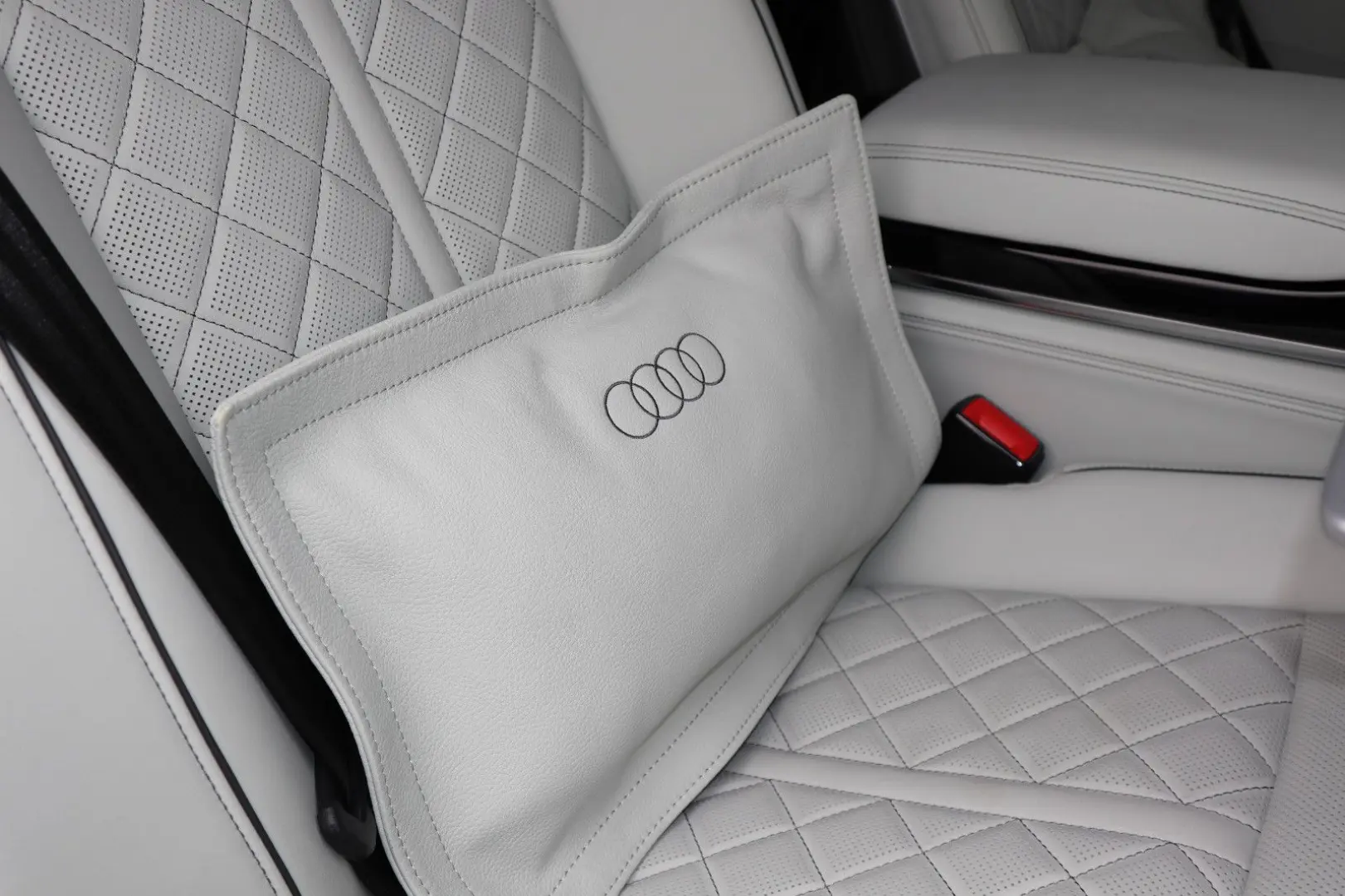 A8L 60 TFSI V8 lang EXCLUSIVE UNIKAT UPE 207.195