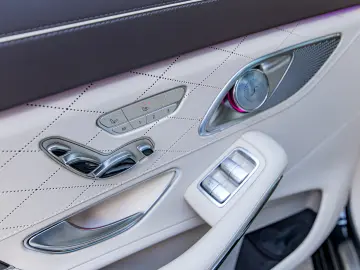 Maybach S 560