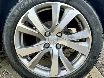 Peugeot 2008   2019   cutie automata   67.000 km
